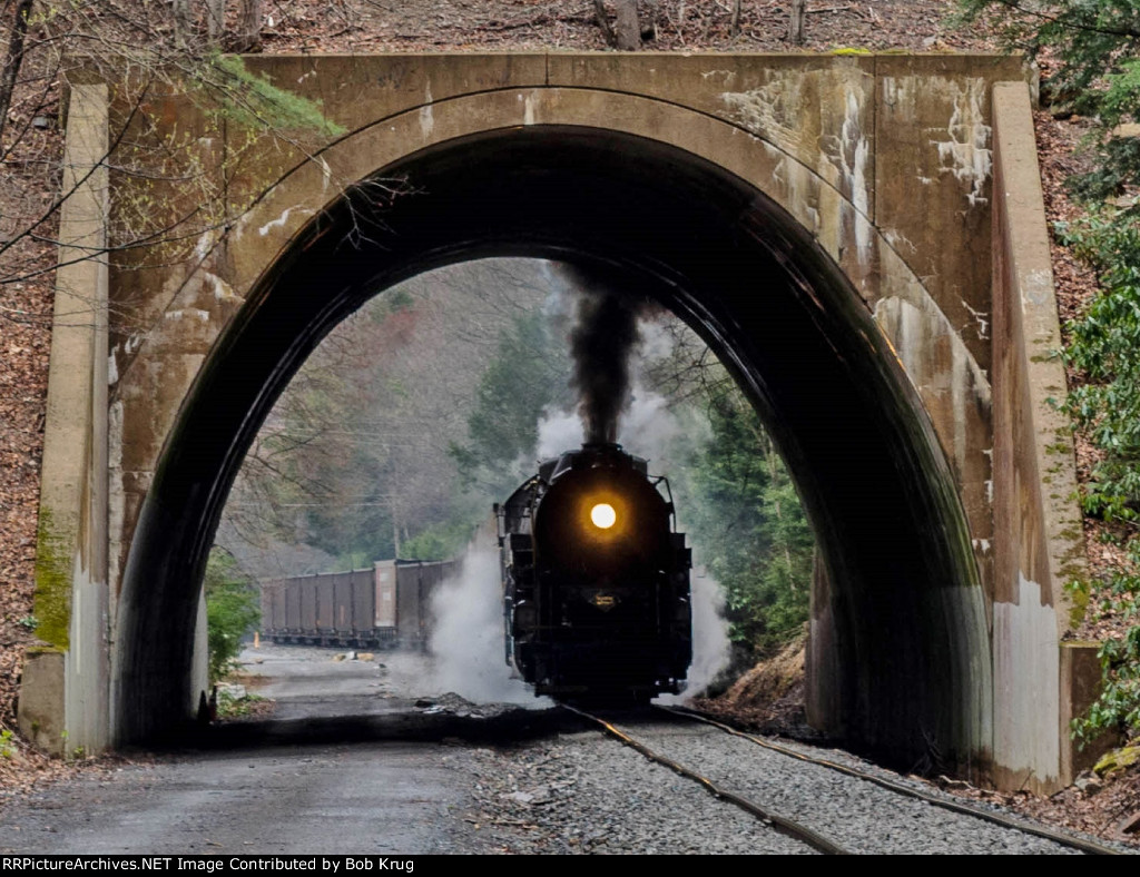 RBMN 2102 enters the Nesquehoning "Tunnel" westbound